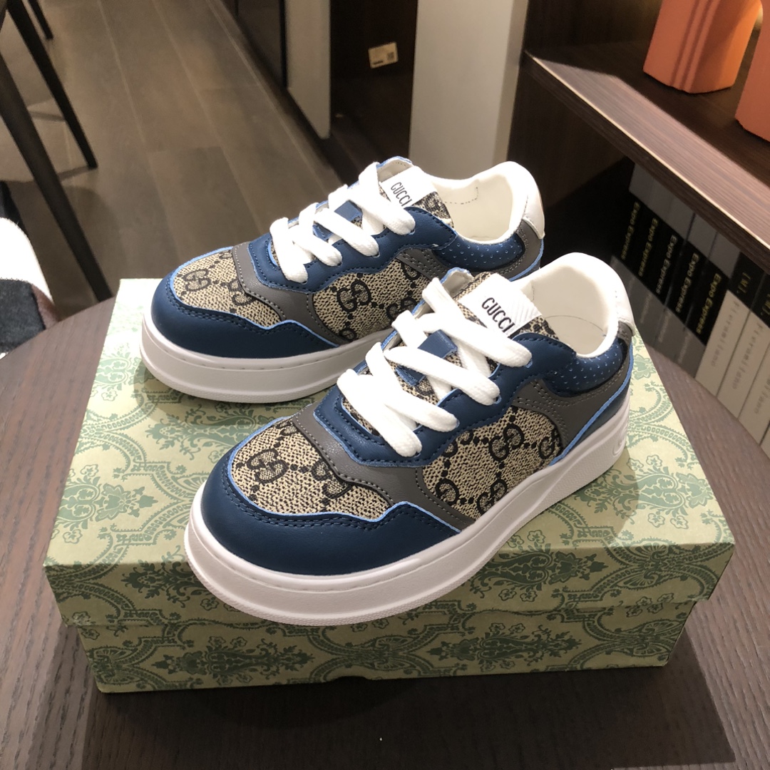 Children's shoes child